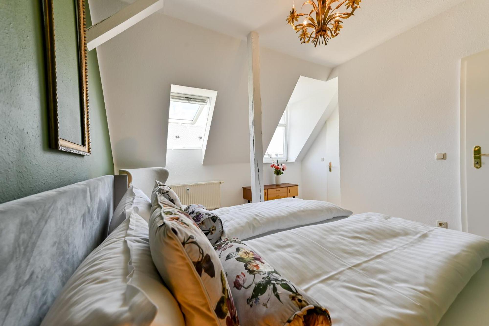 Premium Quartier Clara , Karl Und Fritz Auf Dem Kassberg Mit Eigenem Stellplatz Apartment Chemnitz Room photo