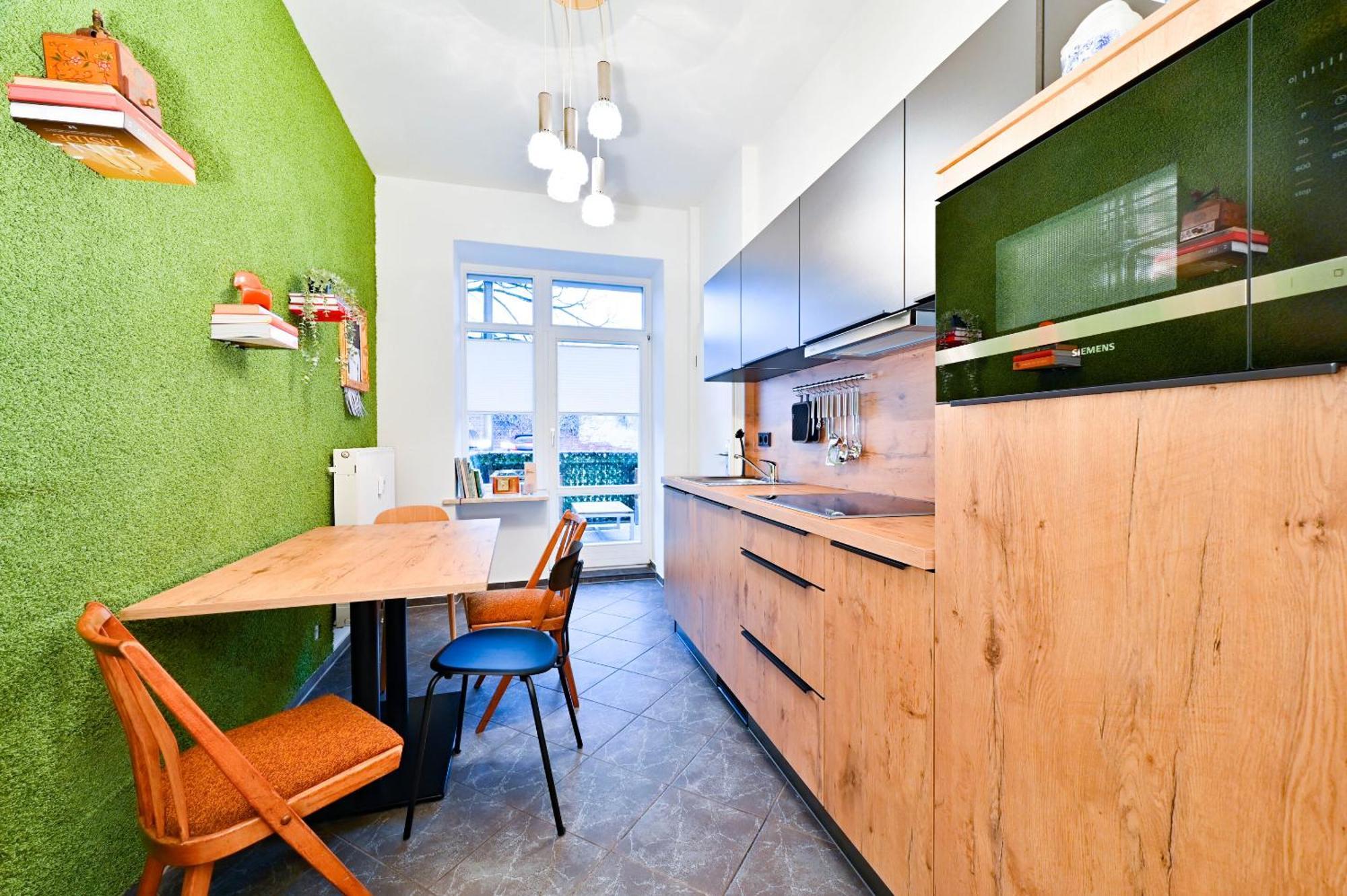 Premium Quartier Clara , Karl Und Fritz Auf Dem Kassberg Mit Eigenem Stellplatz Apartment Chemnitz Room photo